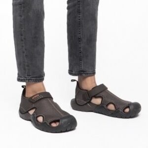 CROCS Swiftwater Brown/Black Mesh Fisherman Deck Sandals
